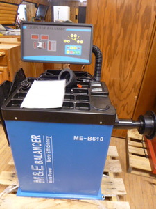 M&E Balancer Wheel Balancer