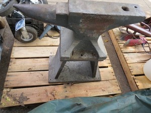 lot 1 image: Vintage Blacksmith Anvil on Steel Stand