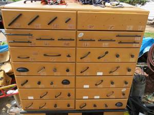 lot 80 image: Store Merchandiser with Contents