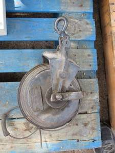 lot 19 image: Chicago Pneumatic Iron Pulley