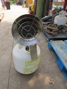 lot 21 image: Mr. Heater Head with 20lb Propane Tank