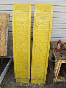 lot 29 image: 2 Sets of Car Ramps
