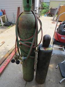 lot 31 image: Smith Cutting Torch with Tanks