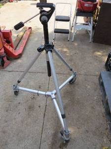 lot 34 image: Camera Tripod Stand