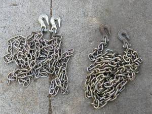 lot 56 image: 2 Piece Lot of Chains
