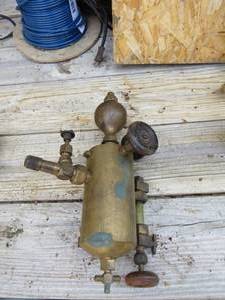 lot 2 image: Vintage Brass Steam Oiler