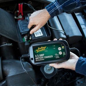 lot 32 image: Battery Tender 4.5 Amp SuperSmart Battery Charger & Maintainer