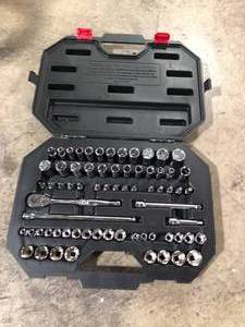 lot 30 image: Husky 70-Piece Mechanic Tool Set  Customer Returns See Pictures