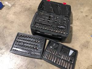 lot 31 image: Husky Mechanics Tool Set (290-Piece) Customer Returns See Pictures