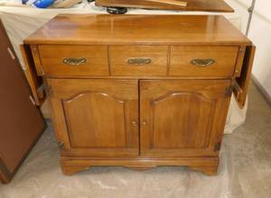 Serving hutch with flip up ends