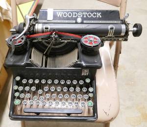 Very neat Woodstock typewriter