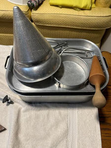 Vintage berry strainer, roaster and cake pan