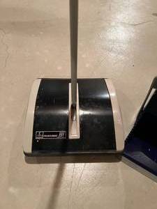 lot 27 image: Carpet Sweeper & BroomDustpan Set