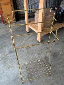 lot 37 image: Gold Towel Holder