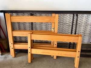 lot 42 image: Twin Wood Bunk Beds