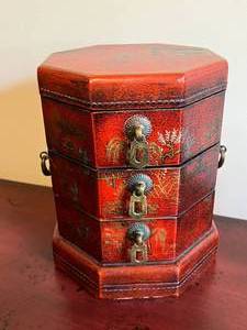 lot 38 image: Set of 2 Asian Decorative Pieces