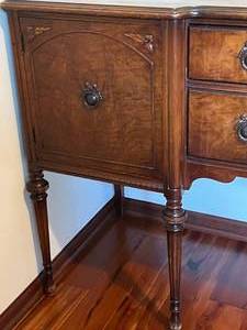 lot 48 image: Landstrom Furniture Vintage Wood Buffet