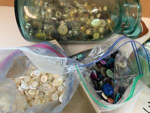 Sewing Buttons VTG Ball Jar w lid