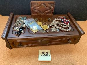 Royal London Box 1972 W Jewelry