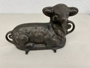 Griswold No 866 Cast Iron Lamb Mold