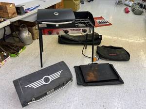 lot 202 image: Camp Chef Big Gas 3 Burner Grill with Extras