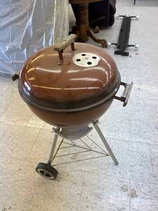 lot 233 image: Weber Grill