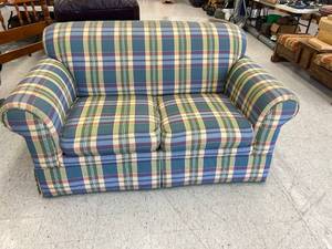 lot 253 image: Loveseat