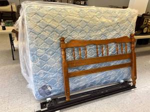lot 256 image: Full Size Bed