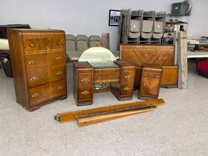 lot 257 image: 4 Piece Bedroom Set