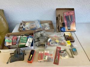 lot 262 image: Drill Bits, Vice, Brush Set & More