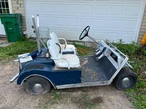 lot 310 image: Club Car Electric Golf Cart