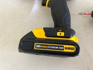 lot 320 image: DeWalt 20 Volt Cordless Drills & 1 Battery