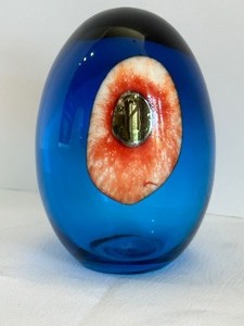 lot 21 image: iittala Oiva Toikka Annual Egg