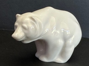 lot 47 image: Hutschenreuther Porcelain Bear Figurine