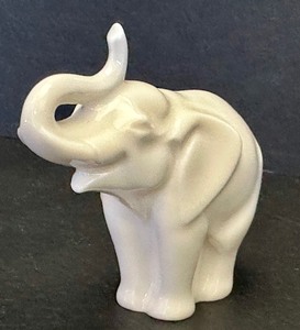 lot 48 image: Hutschenreuther Porcelain Elephant Figurine