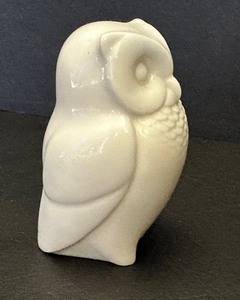 lot 49 image: Hutschenreuther Porcelain Owl Figurine