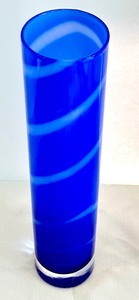 lot 51 image: Kosta Boda Anna Ehmer Art Glass Vase