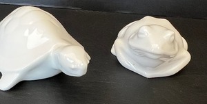 lot 60 image: Hutschenreuther Porcelain Turtle and Hutschenreuther Porcelain Frog Figurine