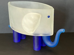 lot 73 image: Glass Studio Artist Borowski Ben Elephant Figurine