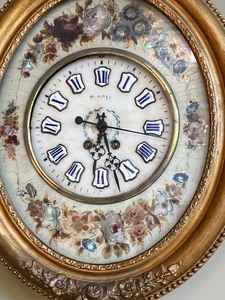 lot 2 image: Gorgeous Decorative Vintage Wall Clock