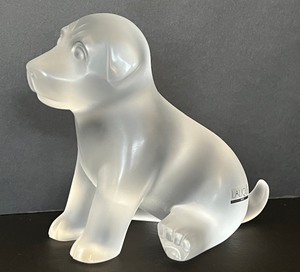 lot 22 image: Lalique Seated Sugar Puppy Figurine
