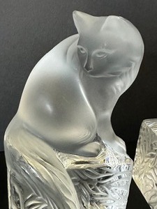 lot 25 image: Pair of Lalique Cat Figurine Paperweights
