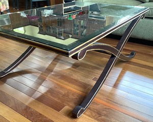 lot 19 image: Sleek Mirrored Top Coffee Table