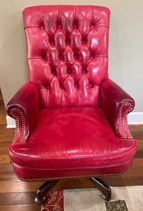 lot 29 image: Classy Red Hancock & Moore Leather Tufted Office Chair