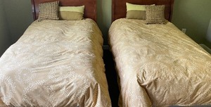 lot 100A image: Terrific Twin Bedding