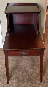 lot 33 image: Vintage Genuine Mahogany Accent Table