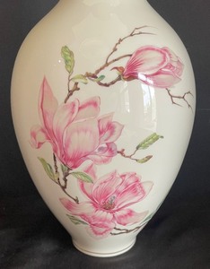 lot 111 image: Vintage Heinrich H & Co Selb Bavaria Vase