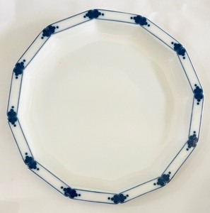 lot 75A image: Vintage Rosenthal Corinth Dishware Grouping including (14) Rosenthal Corinth Dinner Plates