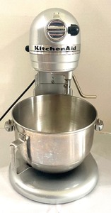 lot 124 image: KitchenAid Professional HD Mixer