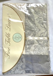 lot 195 image: Lovely Linens